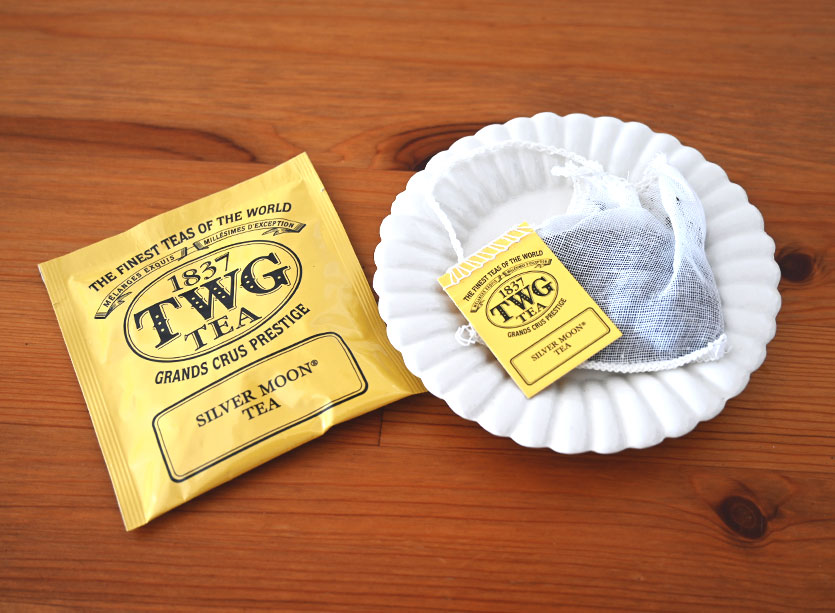 「SILVER MOON TEA」の個包装とティーバッグの写真